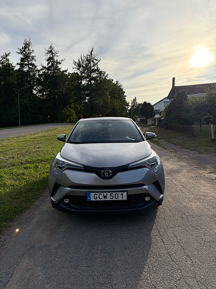 Toyota C-HR 5 of 8