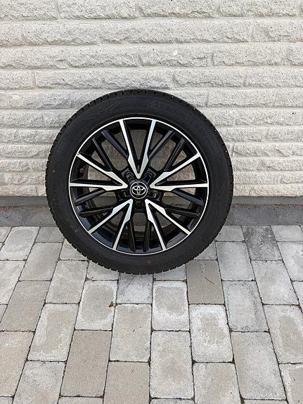 Toyota C-HR 8 of 8