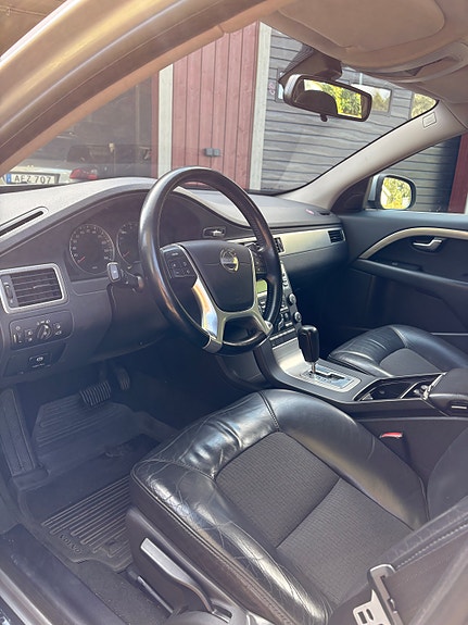 Volvo V70 4 of 6