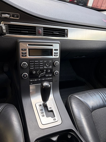 Volvo V70 3 of 6