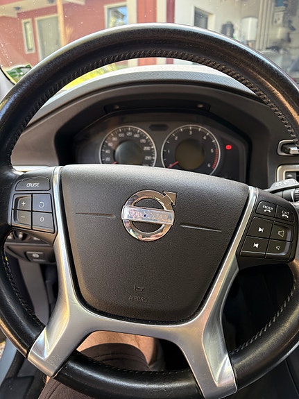 Volvo V70 2 of 6