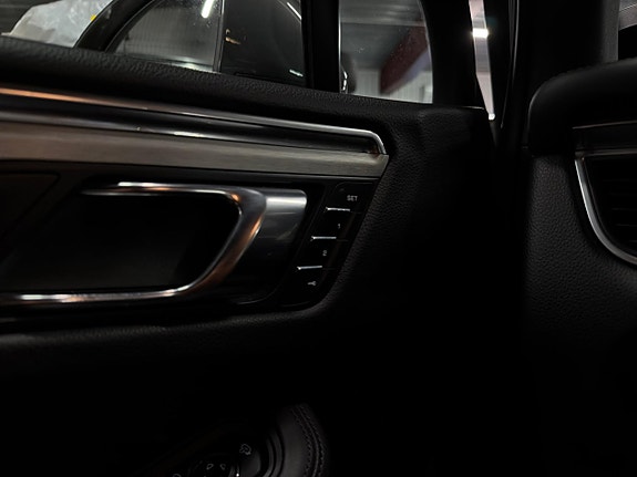 Porsche Macan S 17 of 21