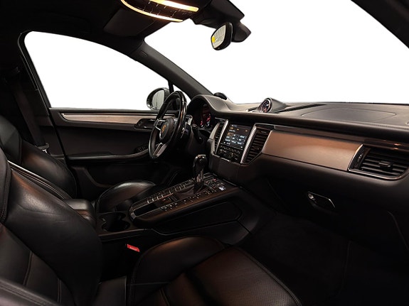Porsche Macan S 9 of 21