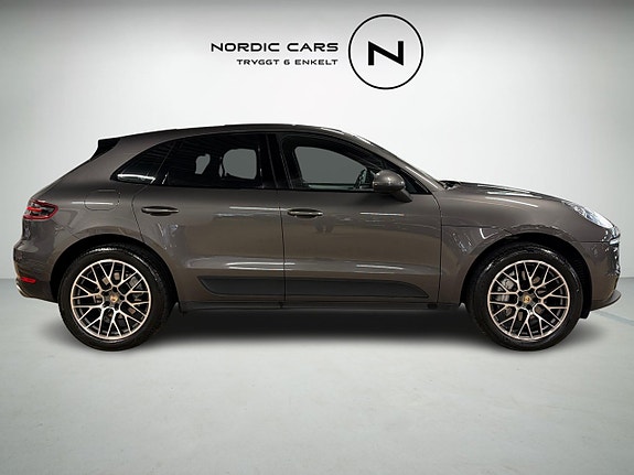 Porsche Macan S 5 of 21