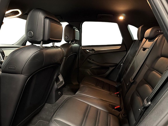 Porsche Macan S 10 of 21