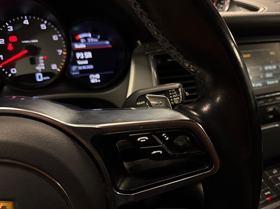 Porsche Macan S 15 of 21