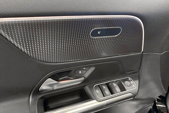 Mercedes-Benz EQA250 18 of 19