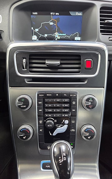 Volvo V60 8 of 21