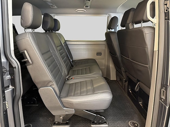 Volkswagen Caravelle 12 of 23