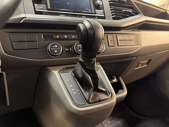 Volkswagen Caravelle 18 of 23