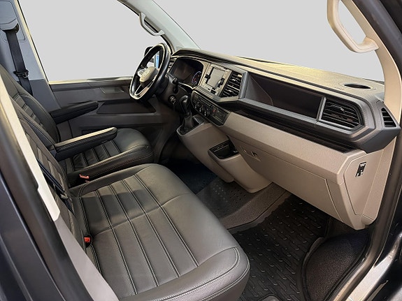 Volkswagen Caravelle 11 of 23