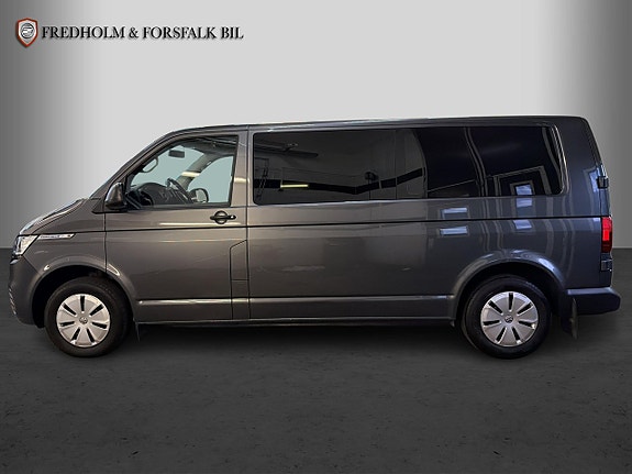 Volkswagen Caravelle 2 of 23