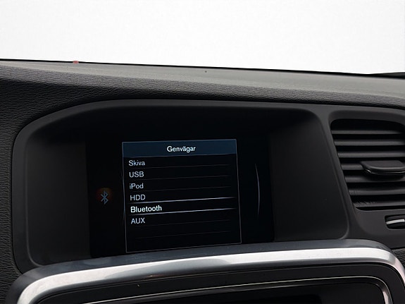 Volvo V60 Cross Country 21 of 30