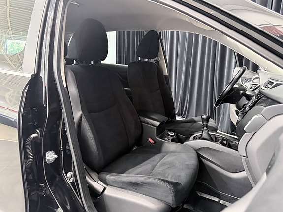 Nissan X-Trail 9 of 28