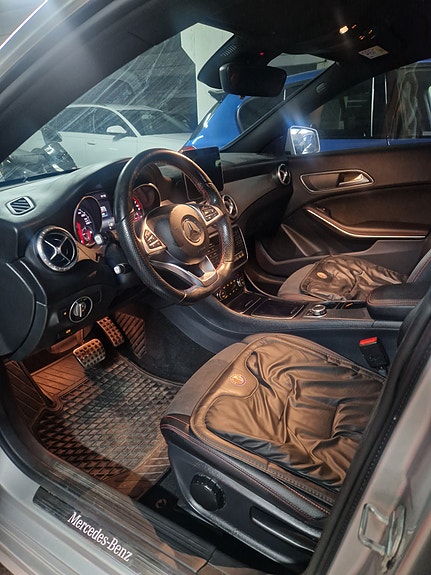 Mercedes-Benz CLA250 2 of 7