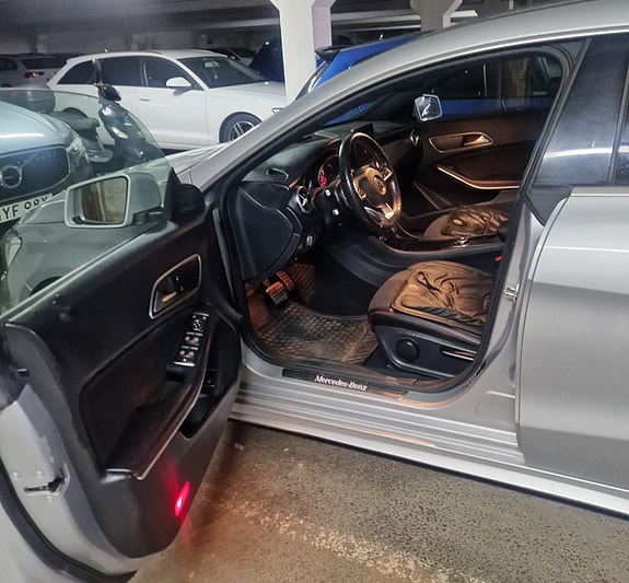 Mercedes-Benz CLA250 6 of 7