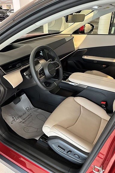Mazda CX-6e 5 of 8
