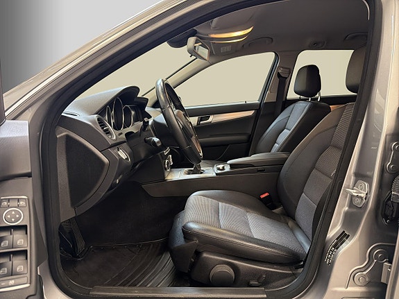 Mercedes-Benz C180 8 of 26
