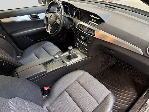 Mercedes-Benz C180 15 of 26