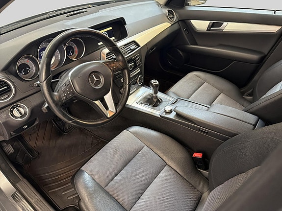 Mercedes-Benz C180 10 of 26