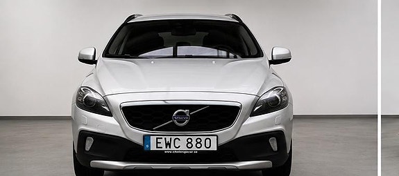 Volvo V40 Cross Country 2 of 6
