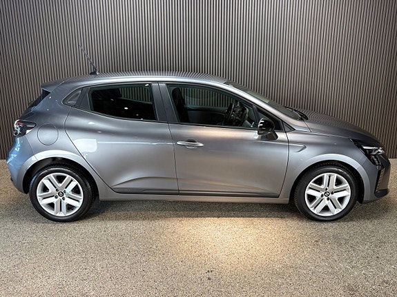 Renault Clio 14 of 15