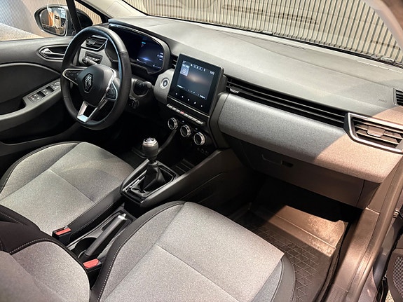Renault Clio 8 of 15