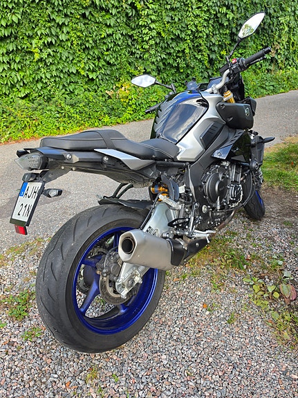 Yamaha MT-10 SP 3 of 5