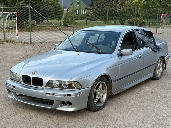 BMW 525tds 2 of 5