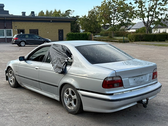 BMW 525tds 3 of 5