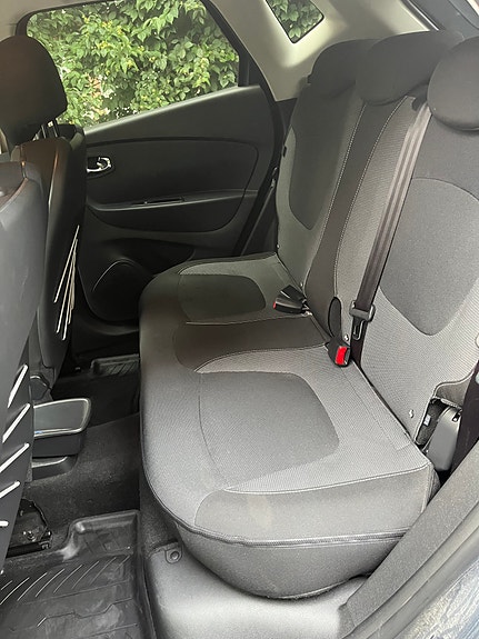 Renault Captur 3 of 6