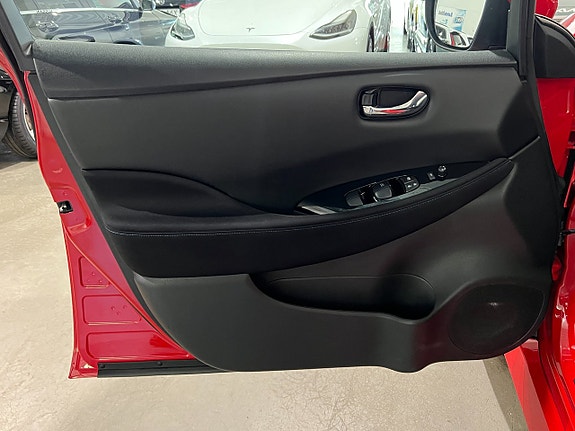 Nissan Leaf 8 of 28