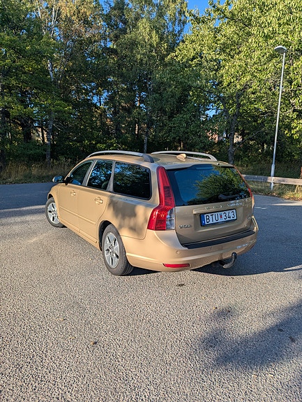 Volvo V50 2 of 9