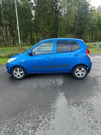 Hyundai i10 2 of 10