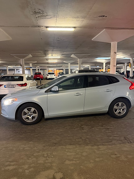 Volvo V40 4 of 14