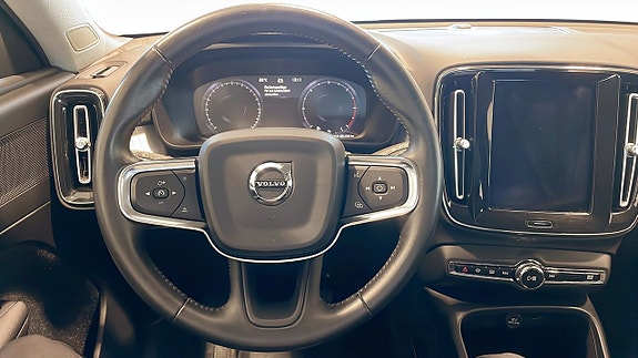 Volvo XC40 10 of 12