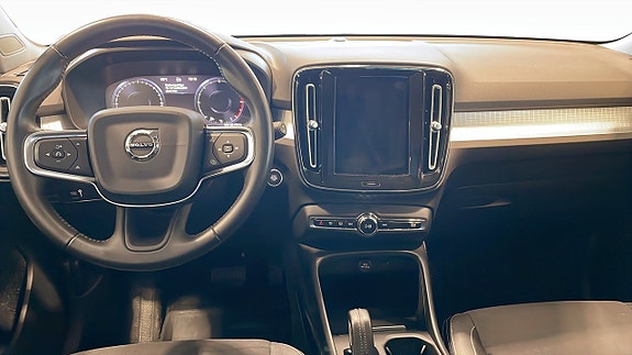 Volvo XC40 7 of 12
