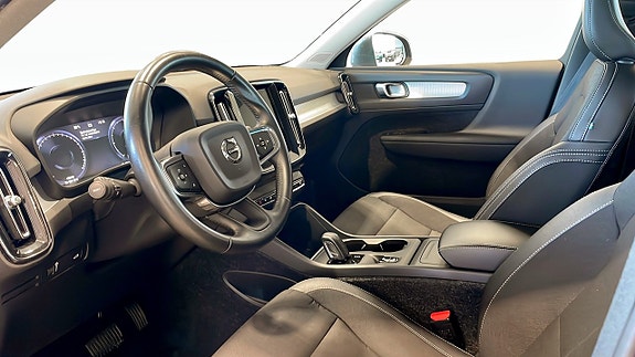Volvo XC40 8 of 12
