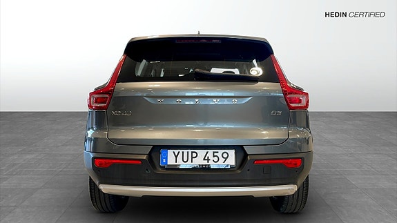 Volvo XC40 5 of 12