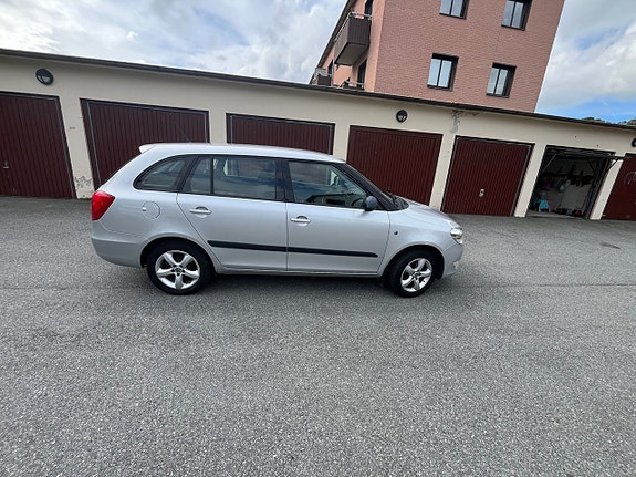 Skoda Fabia 2 of 5