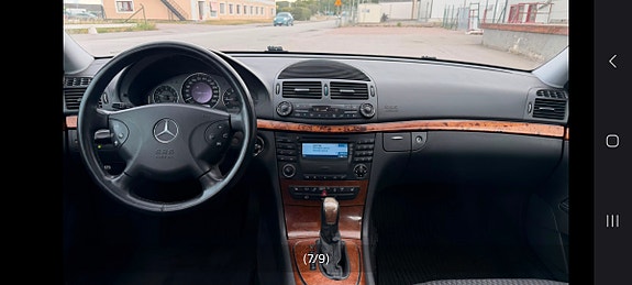 Mercedes-Benz E240 4 of 5