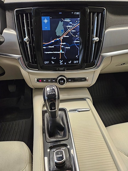 Volvo V90 21 of 28
