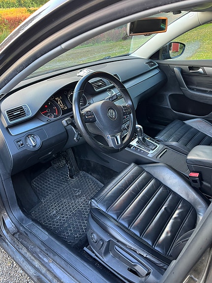 Volkswagen Passat 9 of 12