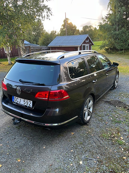 Volkswagen Passat 4 of 12