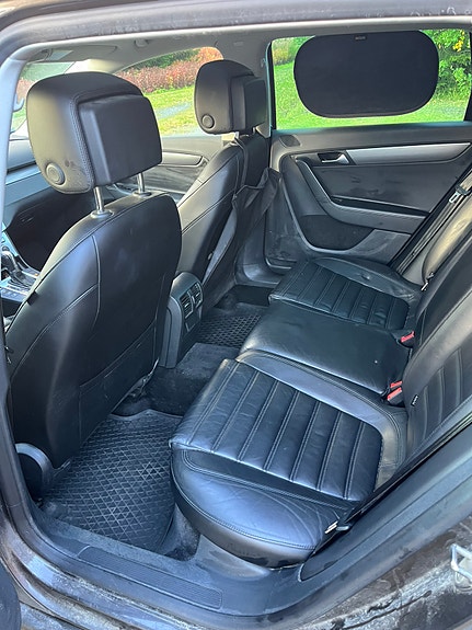 Volkswagen Passat 8 of 12