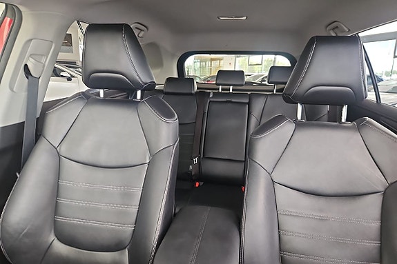 Toyota RAV4 14 of 19