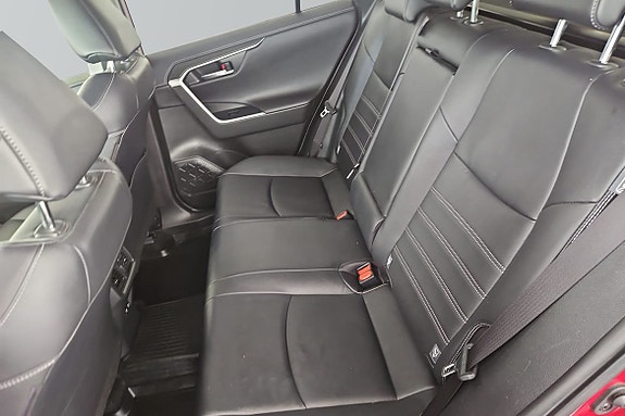 Toyota RAV4 7 of 19