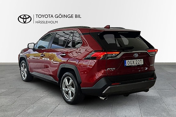 Toyota RAV4 2 of 19