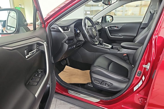 Toyota RAV4 12 of 19