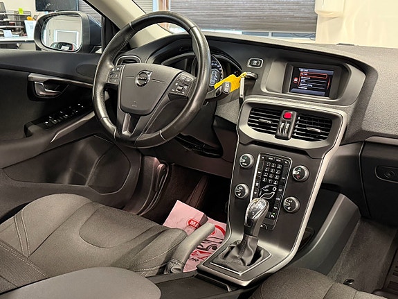Volvo V40 18 of 27